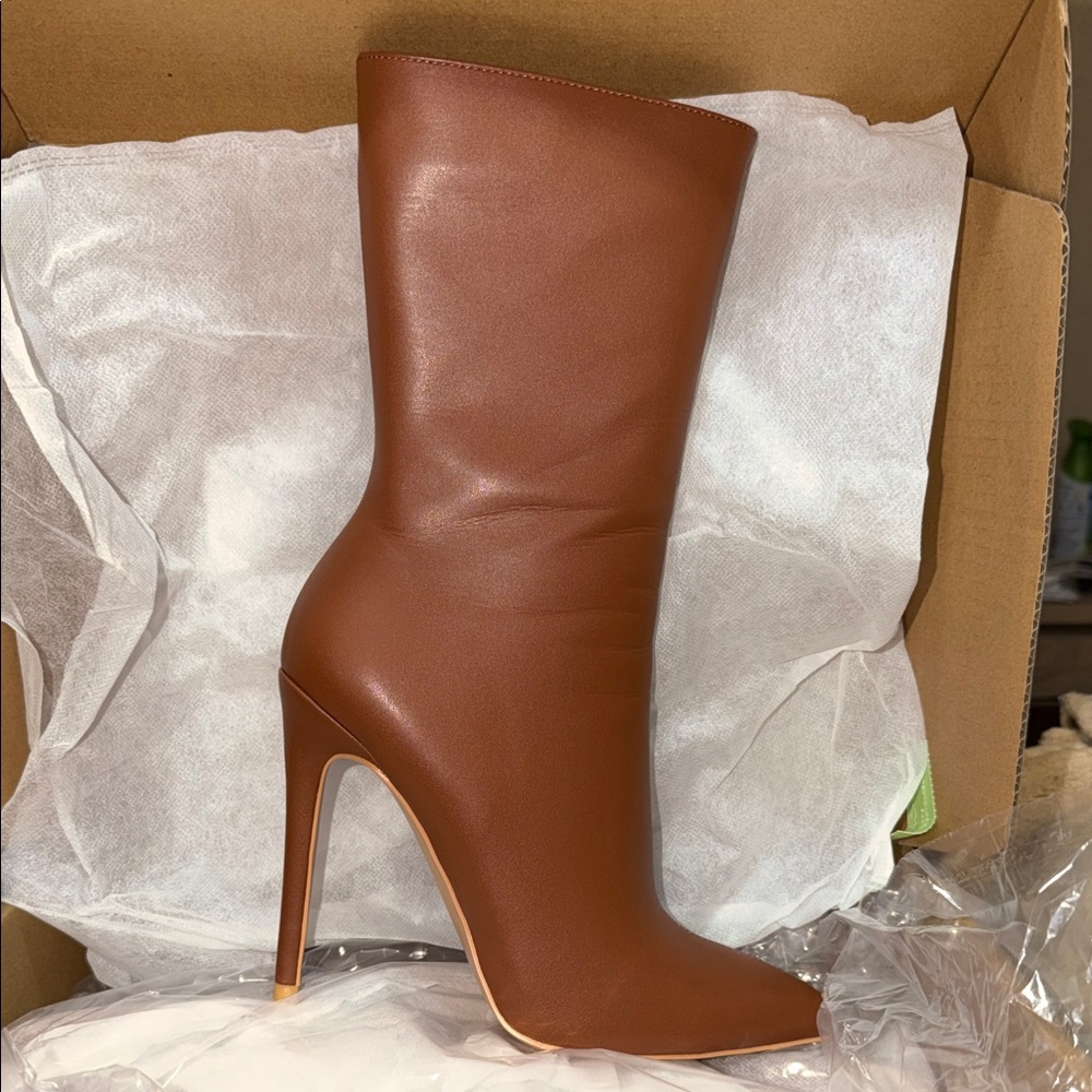Chic Tan Leather Heeled Boots for Women